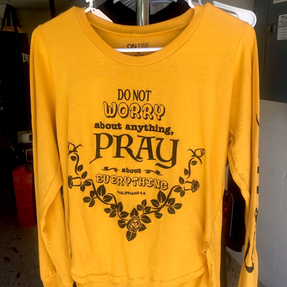 Long sleeve with inspiring quote